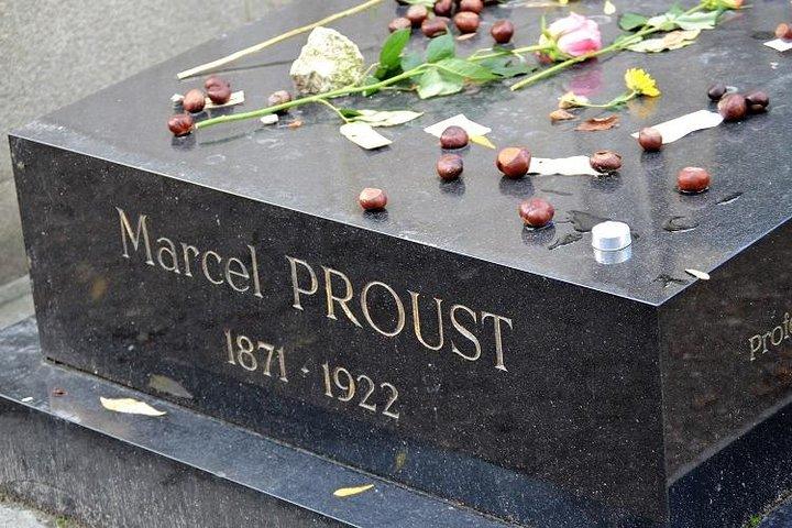 Pere Lachaise Cemetery Private Tour