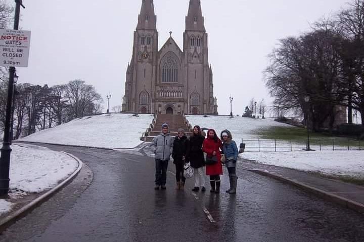 Excursão privada de um dia ao condado de Armagh saindo de Belfast Navan Fort Celts