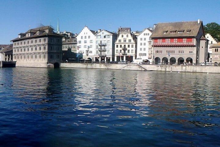 チューリッヒ・プライベートウォーキング半日旅行（オプションでレイククルーズ付き）