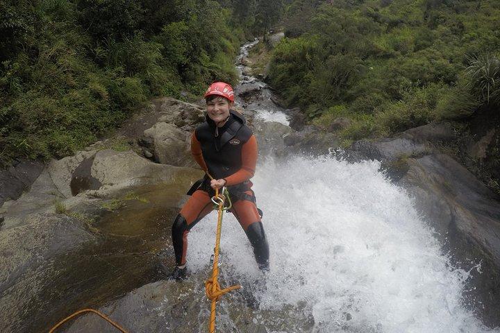 Canyoning-Erfahrung für kleine Gruppen in Baños de Agua Santa
