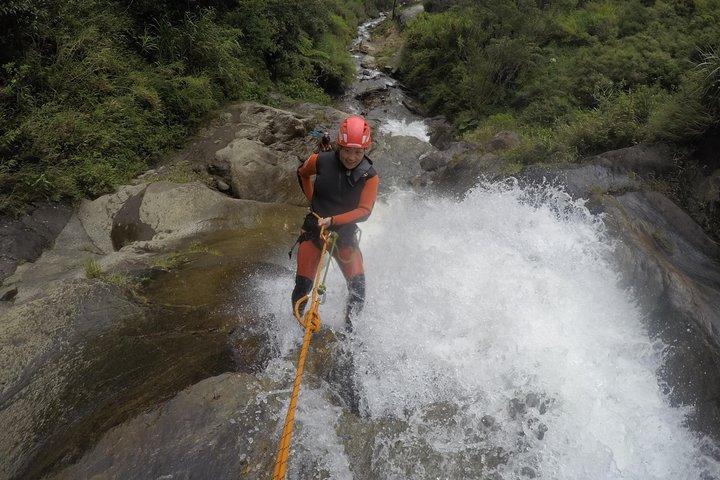 Canyoning-Erfahrung für kleine Gruppen in Baños de Agua Santa