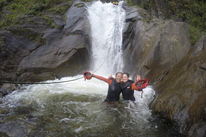 Canyoning-Erfahrung für kleine Gruppen in Baños de Agua Santa