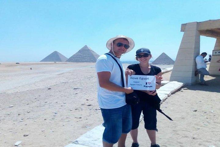 Tour de un día a las pirámides de Giza, el Museo Nacional de la Civilización Egipcia y Bazzar