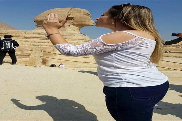 Tour de un día a las pirámides de Giza, el Museo Nacional de la Civilización Egipcia y Bazzar
