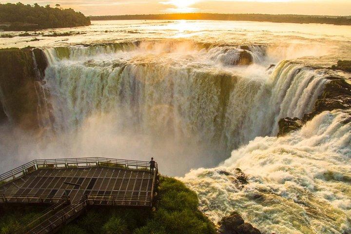 アルゼンチンとブラジル側の3日間のイグアスの滝ツアー