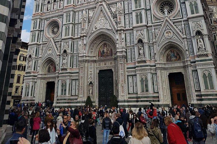 チヴィタ・ディ・バニョレージョ訪問でプライベートローマからフィレンツェへ移動