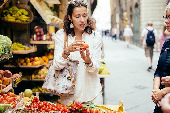 フィレンツェ発トスカーナの農家でのランチ付き料理クラスと地元の市場訪問ツアー