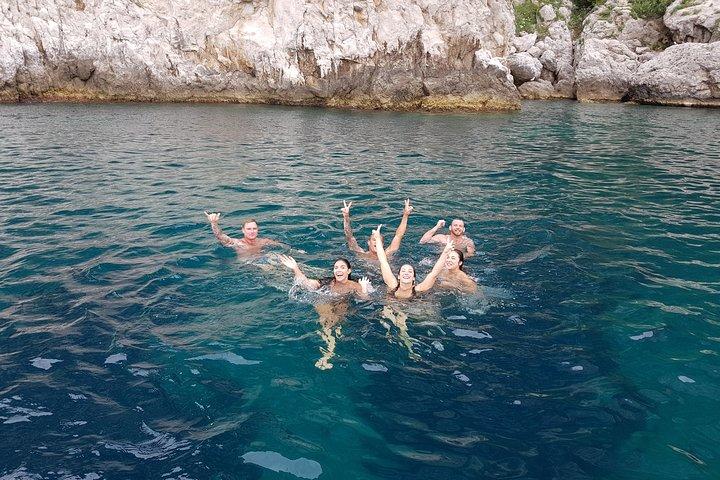 Excursion en bateau privé à Capri au départ de Sorrente sur un Apreamare de 38 pieds