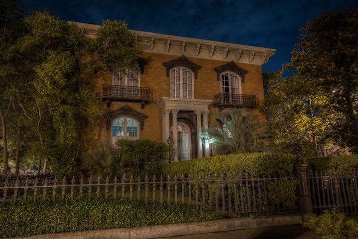 The Grave Tales Ghost Tour a Savannah