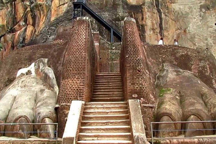 Colombo para Dambulla Sigiriya 02 Days Tour com Safari