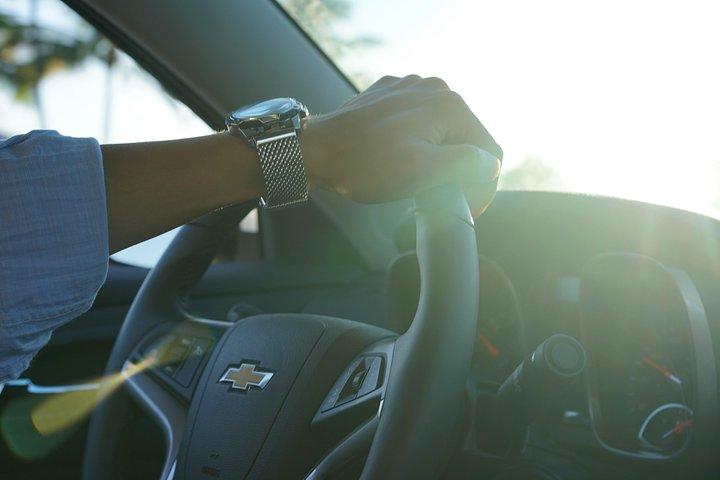 10日間のラウンドツアーのためのドライバーガイド付きの専用車のレンタル