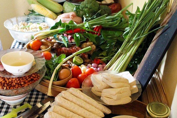 PRIVATEウブド市場ツアー＆プトゥとバリ家庭料理教室