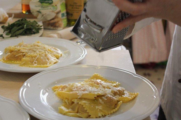 プライベート・フローレンス市場ツアー＆チンツィアの家でのパスタ教室