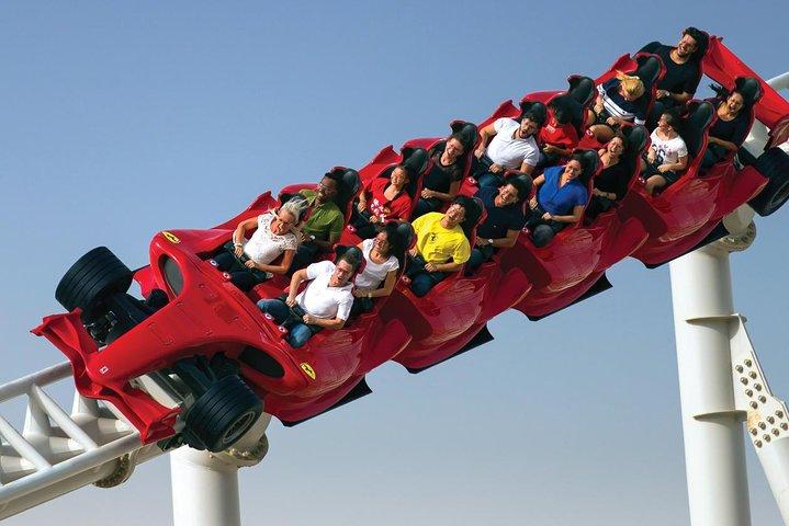Ab Dubai : Abu Dhabi Tagestour mit Ferrari World Tickets
