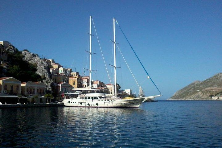 Visite libre de l'île de Symi et du monastère de Panormitis