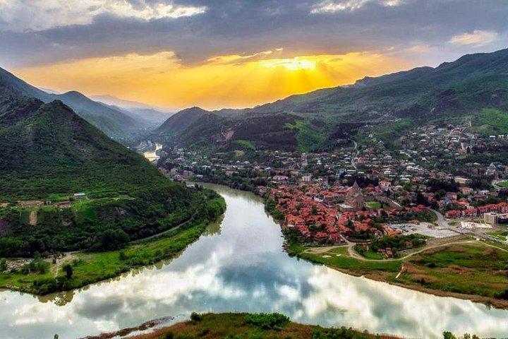 Heldags privat tur i Mtskheta Jvari Gori Uplistsikhe-huler