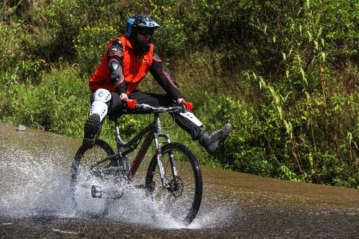 4 - サイクリング、ラフティング、ジップリンギング付きマチュピチュ日帰りツアー