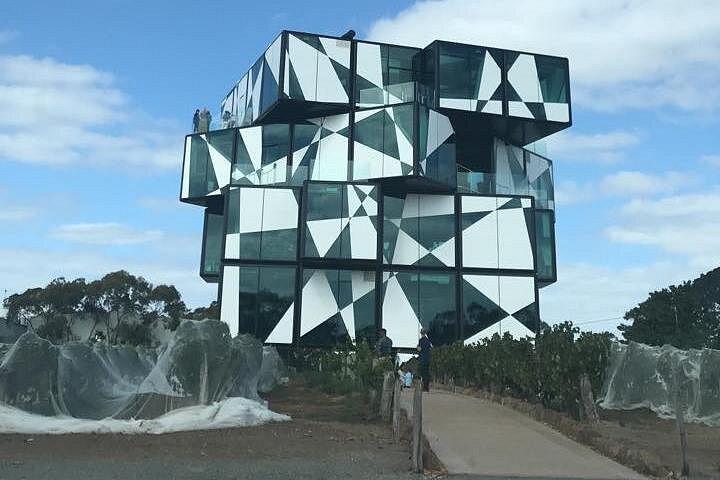 Adelaide: Private Boutique Wine Tasting & Sightseeing Tour
