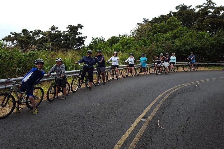 ダウンヒルバイクとコオラウ滝ハイキングツアー