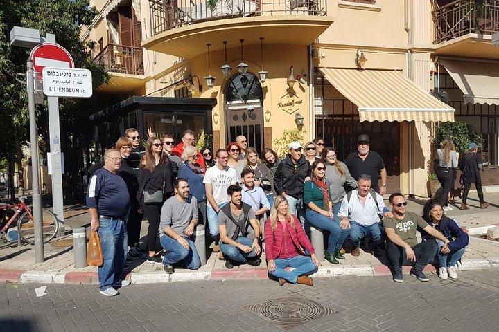 Neve Tzedek met Tomer