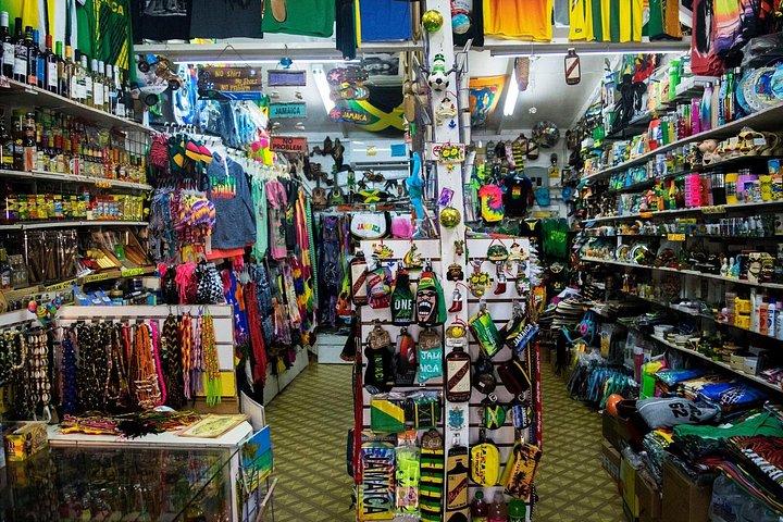 グランド パラディウムからのショッピング付き、ブルー ホールとシークレット フォールズの日帰り旅行
