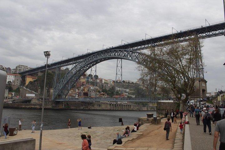 Privat tur fra Lissabon til Porto + valgfri portvinsmagning.