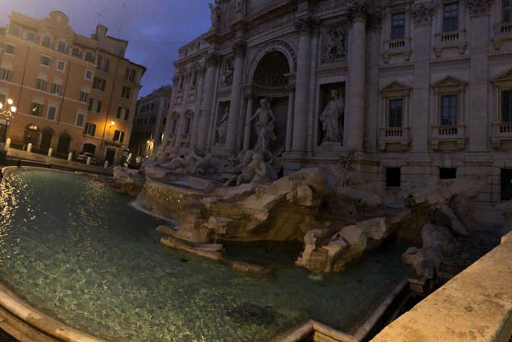 Amazing Sunrise private tour of Rome (2hrs)