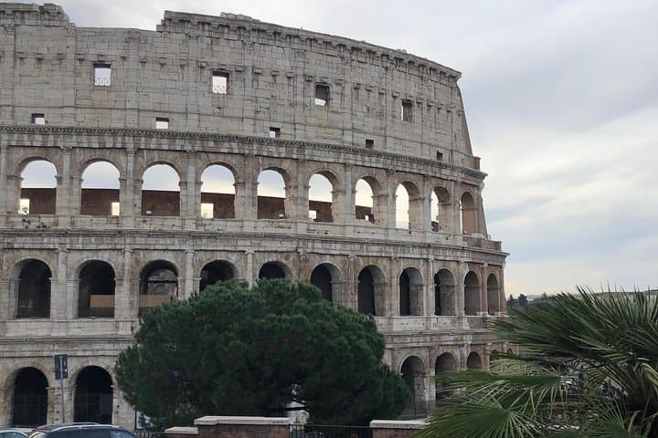 Amazing Sunrise private tour of Rome (2hrs)