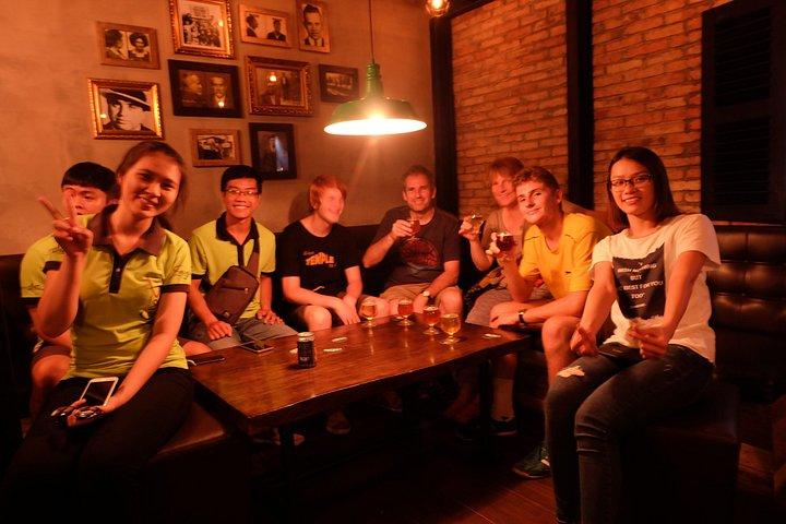 スクーターとバイクで楽しむサイゴン ナイト クラフト ビールと屋台料理