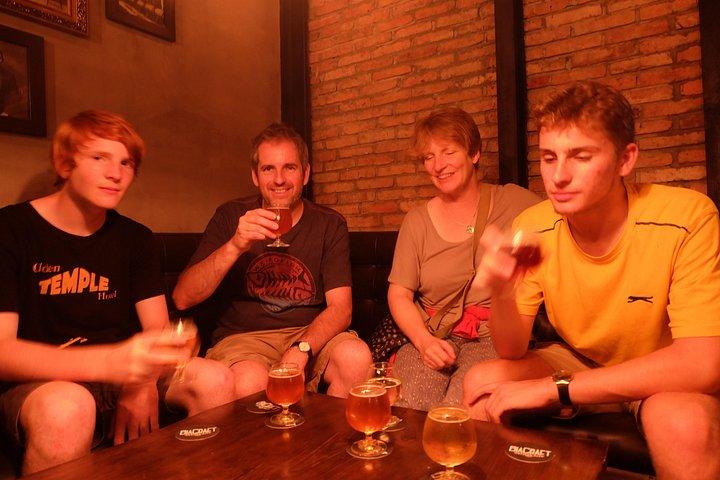 スクーターとバイクで楽しむサイゴン ナイト クラフト ビールと屋台料理