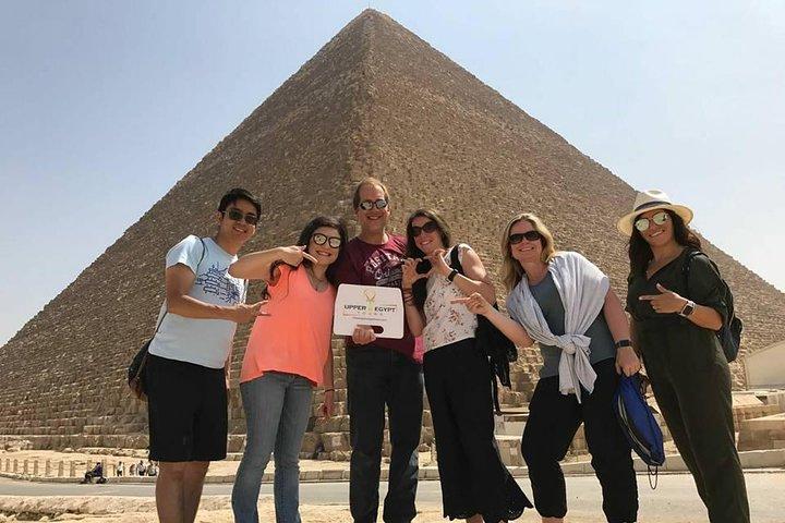 Tour de un día a las pirámides de Giza, el Museo Nacional de la Civilización Egipcia y Bazzar