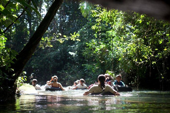 EINZIGARTIGE CAVE TUBING Expedition in Ian Andersons Caves Branch Dschungel Lodge