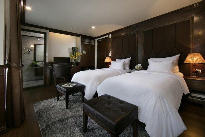 Crucero de 5 estrellas, precio de 4 estrellas, cabinas con balcón privado, 2 días, 1 noche de tour