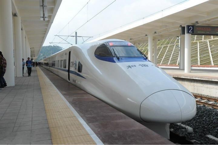 高速列車による北京から昆明への6日間のハイライトツアー