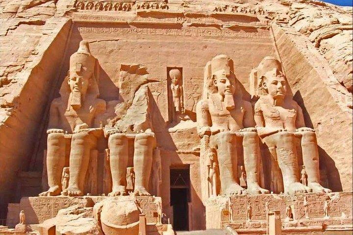 Tour di un giorno ad Abu Simbel da Assuan in autobus