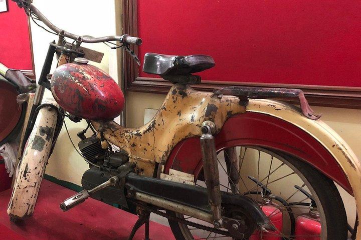 サイゴン朝市歴史スクーターツアー（アオザイライダーオプション付き）