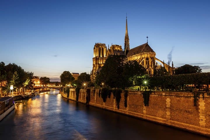 Paris 3-Course Gourmet Dinner and Sightseeing Seine River Cruise