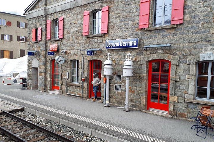 Treno rosso del Bernina, Alpi svizzere e St Moritz Da Milano