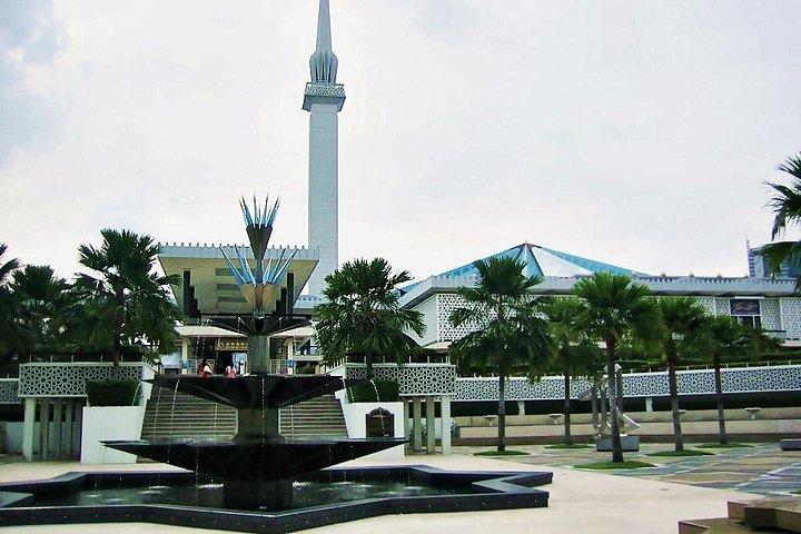 Welcome to Kuala Lumpur: City Highlights & Arrival Transfer