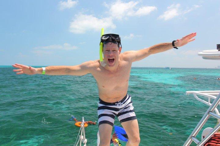 Expérience de navigation en catamaran et excursion de plongée en apnée à Isla Mujeres