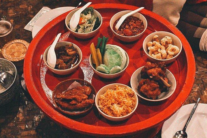 Khantoke Dinner Experience & Cultural Dance Show with Transfers