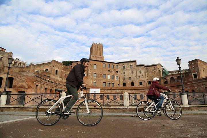 Rom E-cykel tur – Premium lille gruppe med lokal guide