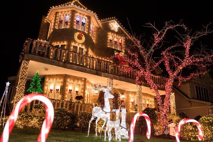 Dyker Heights Christmas Lights and NYC Skyline View Bus Tour