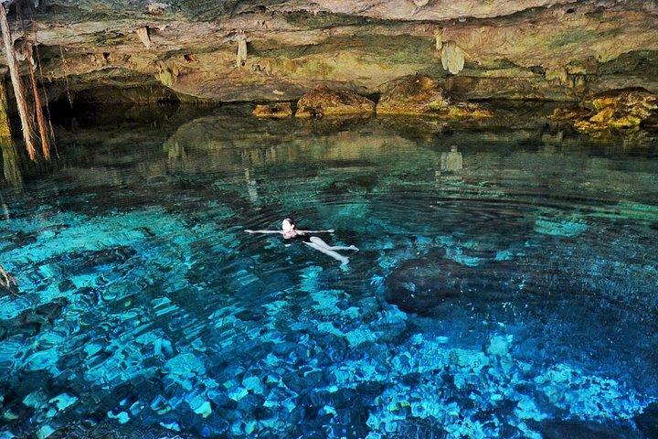 トゥルムとセノーテ カーサ トルトゥーガの日帰り旅行