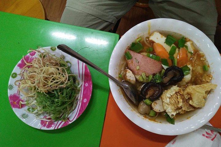 バイクとスクーターで行くサイゴン ベジタリアン ツアー