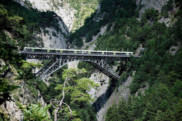 ミラノ発インターラーケンとスイスアルプスのグリーントレイン日帰り旅行