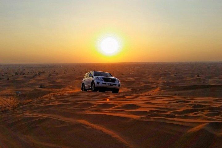 Sunset Desert Safari Dubai con cena barbecue