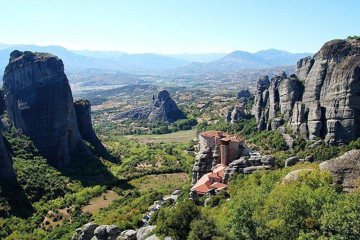 Delphi and Meteora 2 Days Small Group Tour From Athens