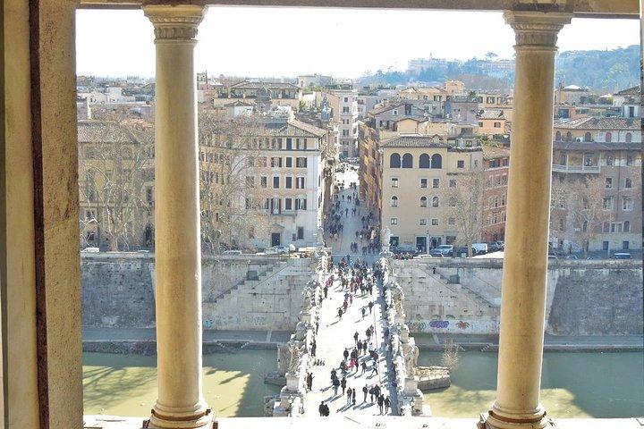 Visite guidée privée du château Saint-Ange et du pont coupe-file à Rome