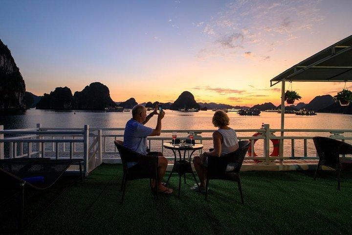 Lan Ha Bay 1-Day Trip con Kayaking, Cooking Class ... in modo espresso